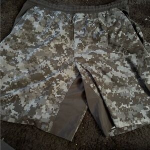 lululemon athletica Gray Camo Men's Athletic Shorts Size XL